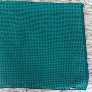 BNWT yoga towel with grip